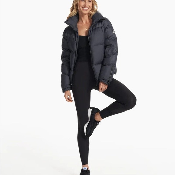 Vuori Jackets & Blazers - NWT Vuori Women's Hillside Down Jacket in Black